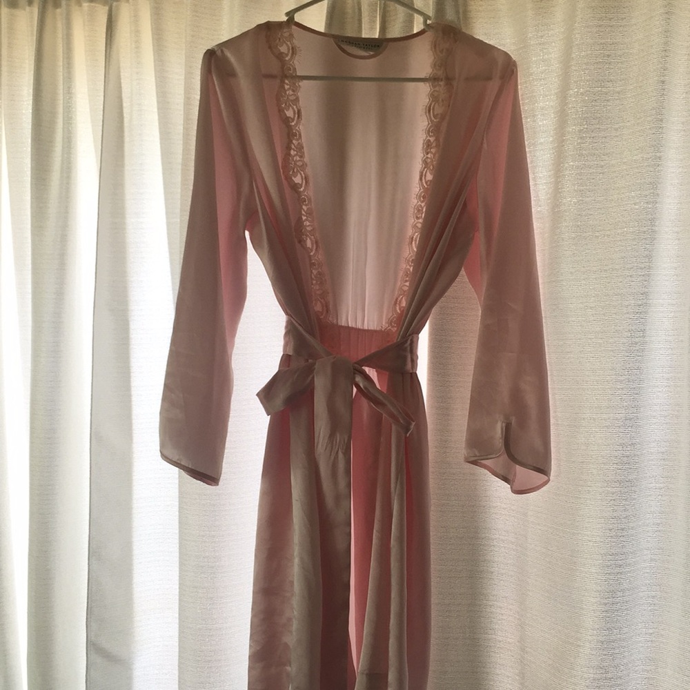 Silk Pink Robe - Picture 2 of 6